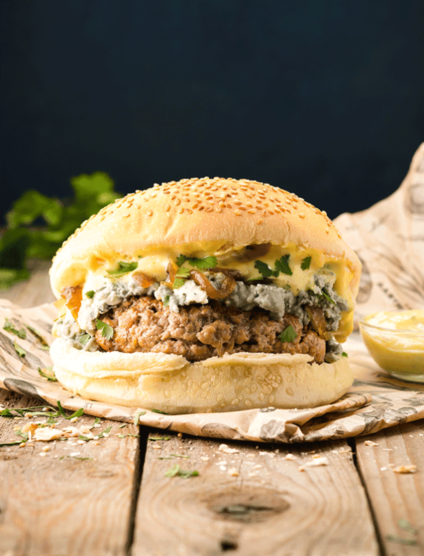 Le burger Victor, un haché de veau aux arômes de fourme d'Ambert crémeuse à Valence (Drôme)