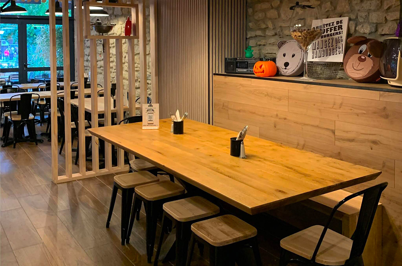 Espace familial du Big Fernand, le restaurant de burgers et hot-dogs à Valence (Drôme)